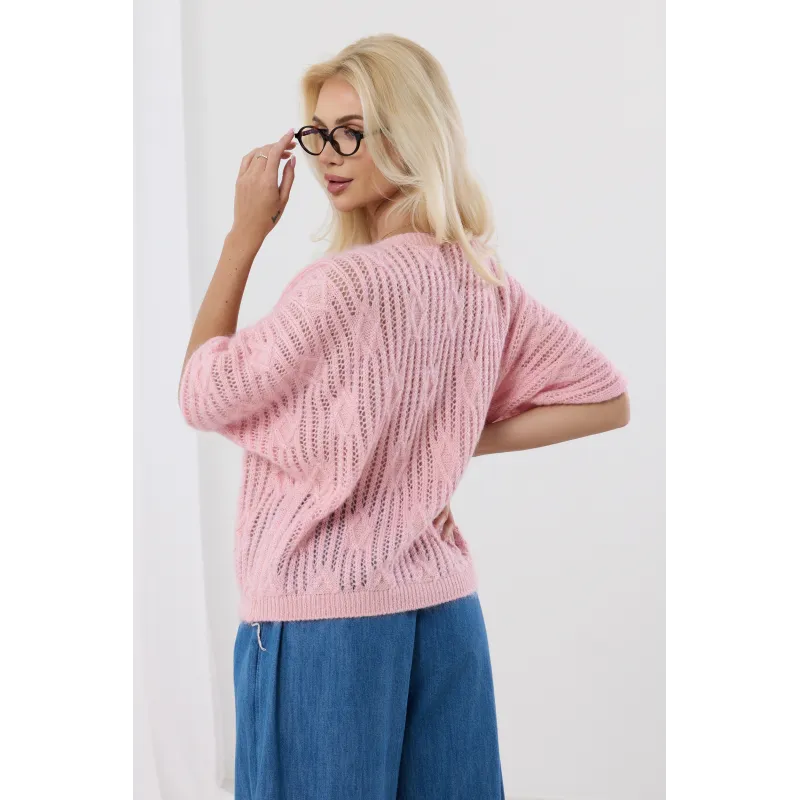 Luźny sweter z szerokimi rękawami i ozdobnym splotem