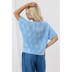 Luźny sweter z szerokimi rękawami i ozdobnym splotem