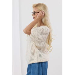 Luźny sweter z szerokimi rękawami i ozdobnym splotem