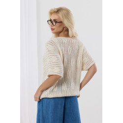 Luźny sweter z szerokimi rękawami i ozdobnym splotem