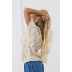 Luźny sweter z szerokimi rękawami i ozdobnym splotem