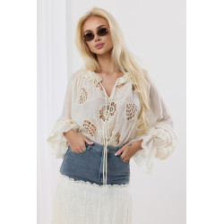 Bluzka boho z ażurowym haftem i falbanami