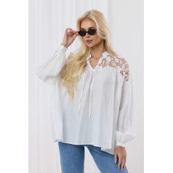 Bluzka z koronkowymi wstawkami na ramionach