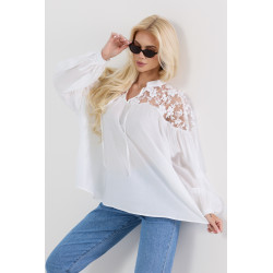 Bluzka z koronkowymi wstawkami na ramionach