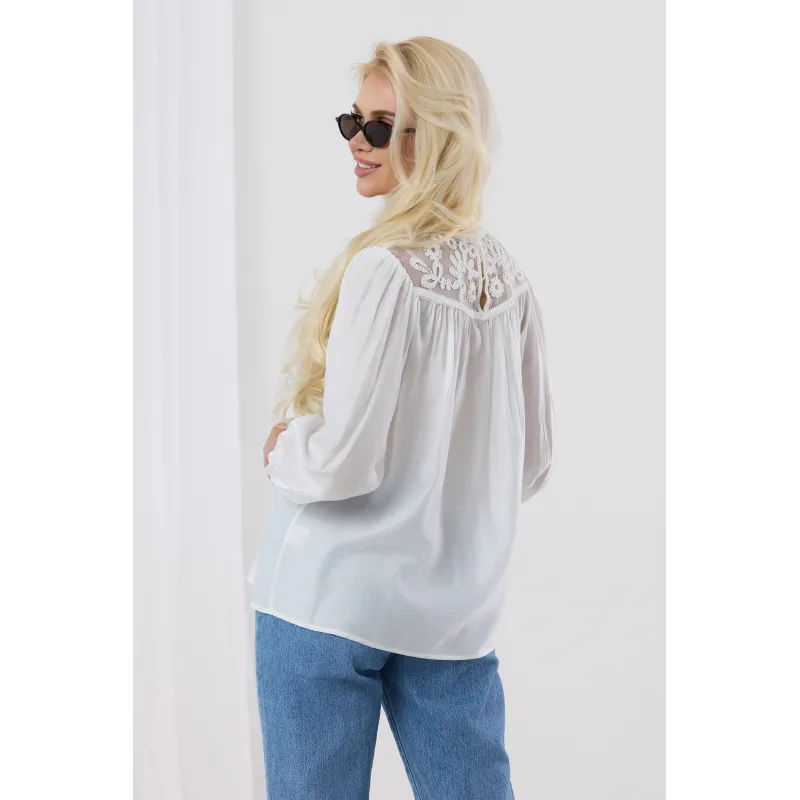 Bluzka w stylu boho z ażurowymi wstawkami