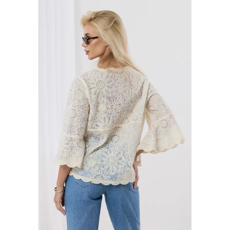 Ażurowa bluzka z koronki w kwiaty z rozszerzanymi rękawami