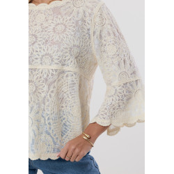 Ażurowa bluzka z koronki w kwiaty z rozszerzanymi rękawami