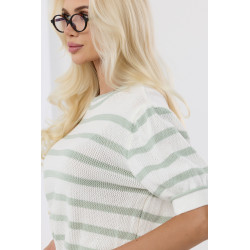 Ażurowy sweter w pastelowe paski