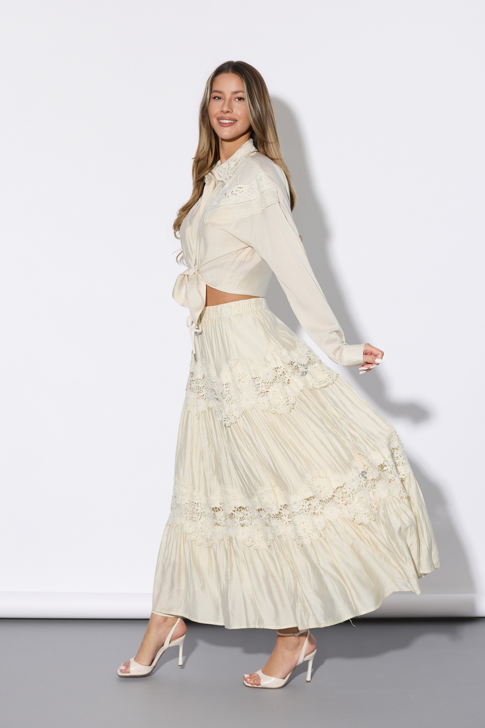 Długa spódnica warstwowa z haftem i falbanami