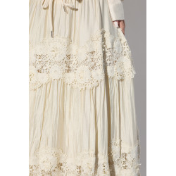 Długa spódnica warstwowa z haftem i falbanami