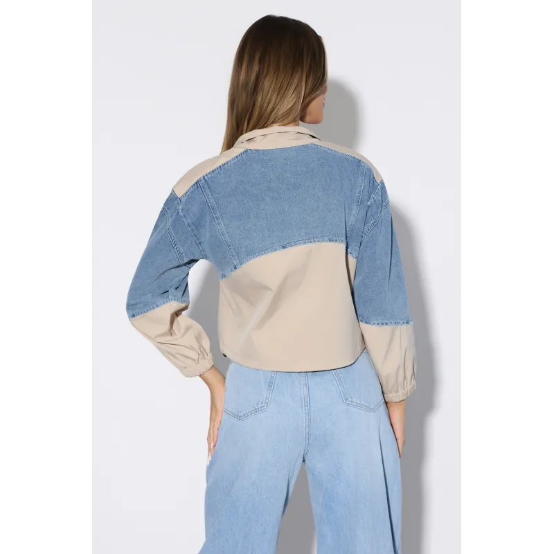 Krótka kurtka z jeansowymi panelami i stójką