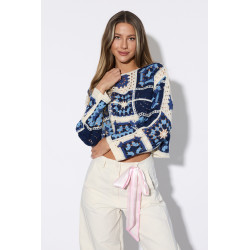Szydełkowa bluzka typu crop top w stylu boho