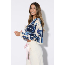 Szydełkowa bluzka typu crop top w stylu boho