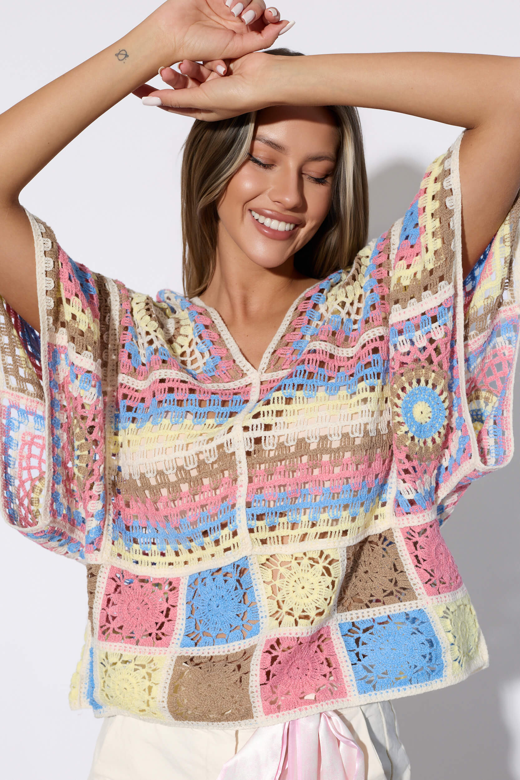 Ażurowa bluzka boho o kroju oversize