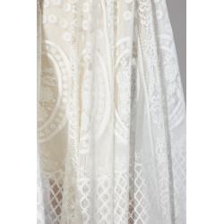 Koronkowa spódnica midi w stylu boho