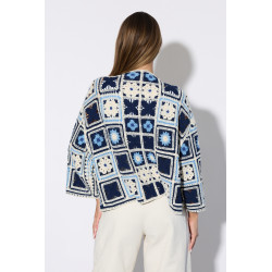 Krótki kardigan szydełkowy z motywem kwiatowym