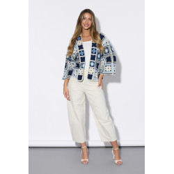 Krótki kardigan szydełkowy z motywem kwiatowym