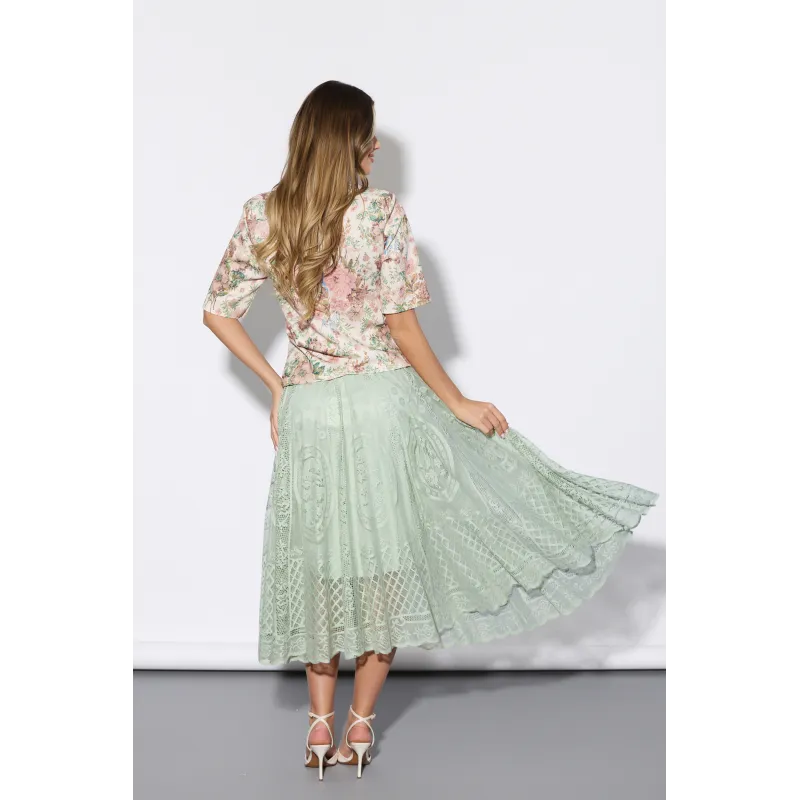 Koronkowa spódnica midi w stylu boho