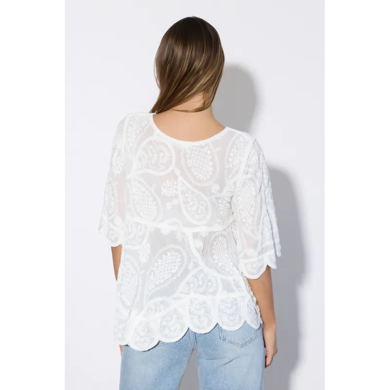 Bluzka boho z haftem i dzwonkowymi rękawami