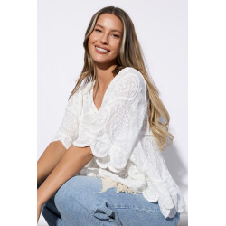 Bluzka boho z haftem i dzwonkowymi rękawami