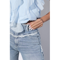 Jeansy z szerokimi nogawkami i koronkowym wykończeniem