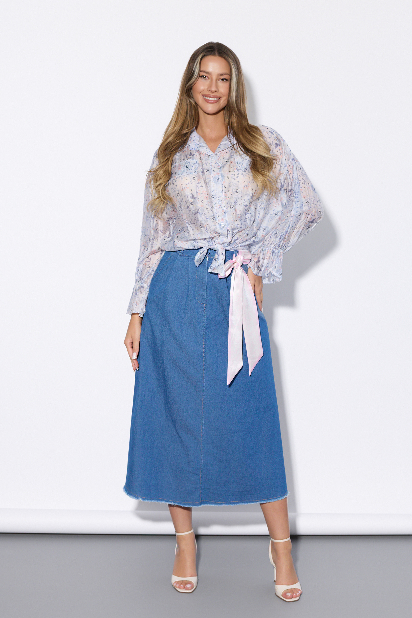 Jeansowa spódnica midi z satynową wstążką