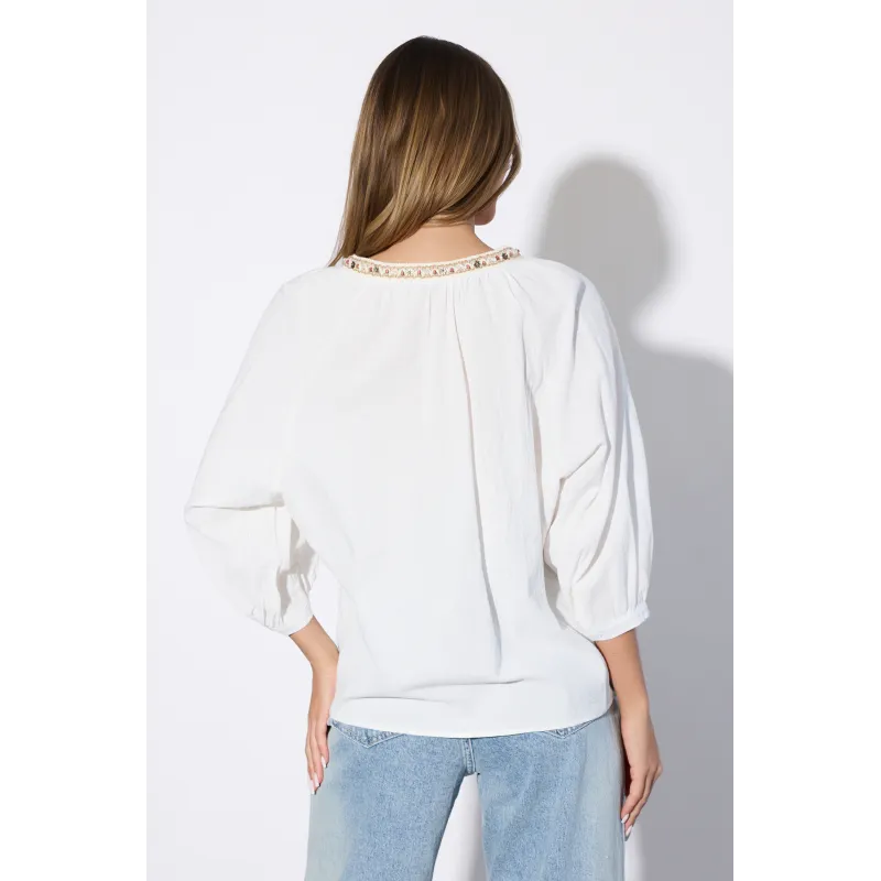 Bluzka boho z haftowanym dekoltem