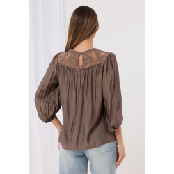 Bluzka w stylu boho z ażurowymi wstawkami
