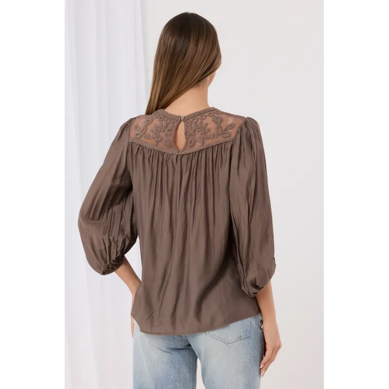 Bluzka w stylu boho z ażurowymi wstawkami