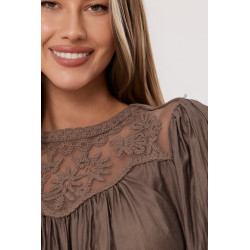 Bluzka w stylu boho z ażurowymi wstawkami