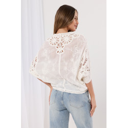 Ażurowa bluzka typu crop kwiatowym motywem