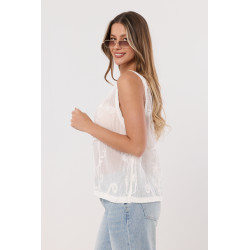 Top boho z haftem i ozdobną gipiurą