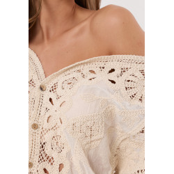 Ażurowa bluzka typu crop kwiatowym motywem