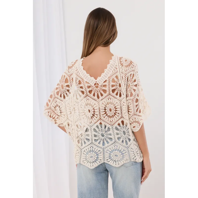 Ażurowa bluzka boho z kwiatowym motywem