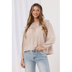 Bluzka z ażurowym wykończeniem i bufiastymi rękawami