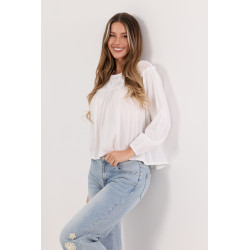 Bluzka z ażurowym wykończeniem i bufiastymi rękawami