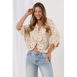 Ażurowa bluzka z kwiatowym motywem i perełkami