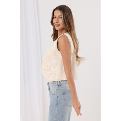 Krótka kamizelka z haftem i perełkami