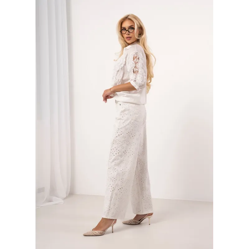 Jeansowe spodnie ażurowe z szeroką nogawką