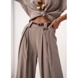 Spodnie z szerokimi nogawkami i zakładkami