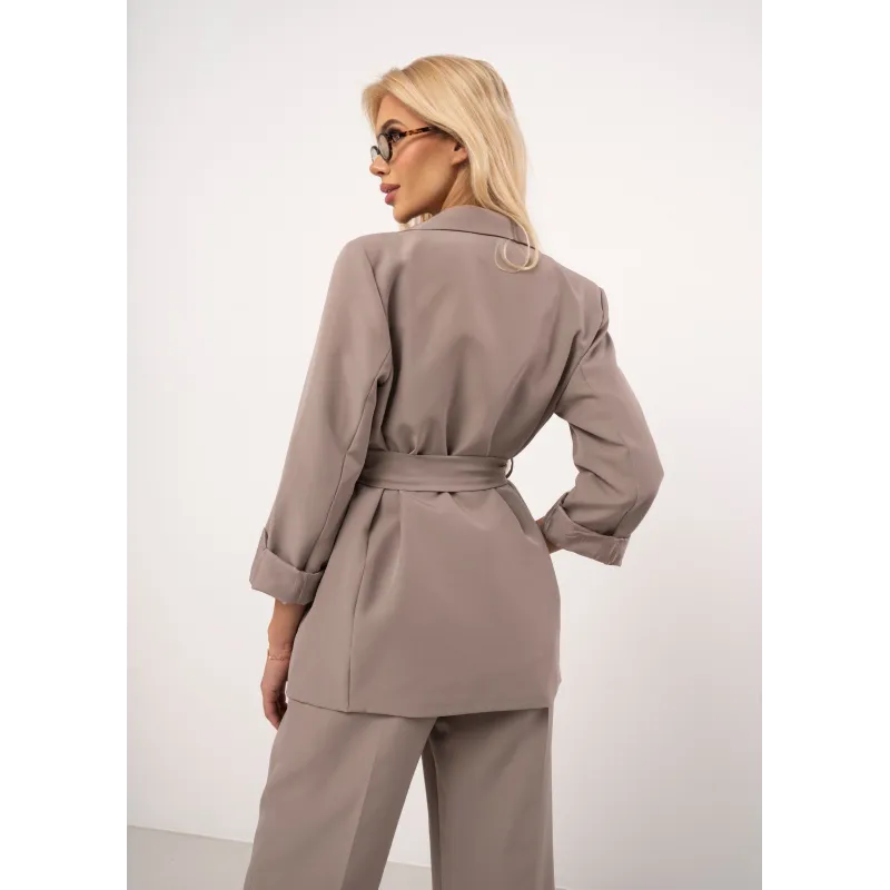 Marynarka oversize z paskiem i podwiniętymi rękawami