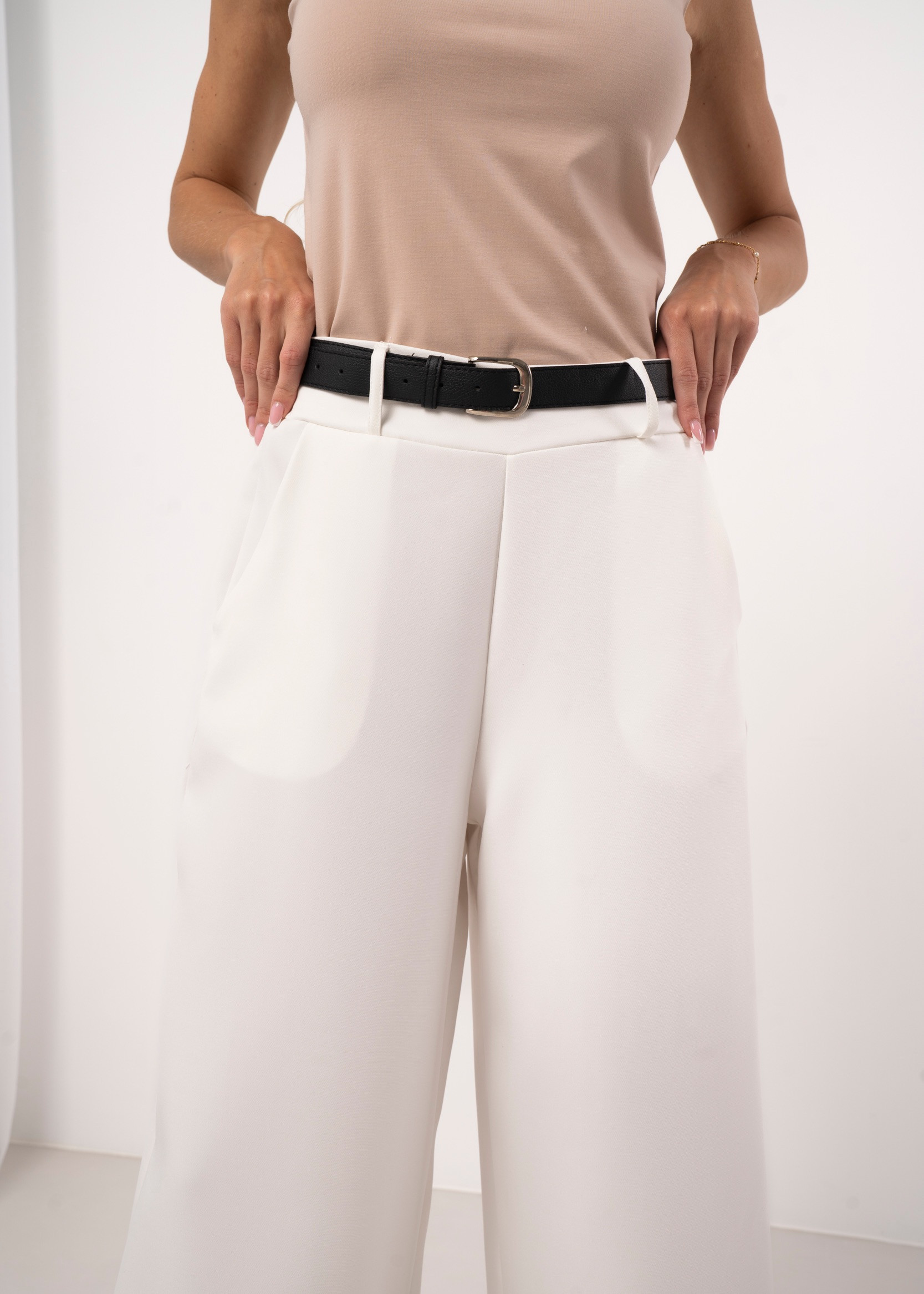 Spodnie typu palazzo z paskiem