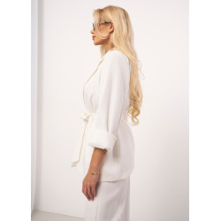 Marynarka oversize z paskiem i podwiniętymi rękawami