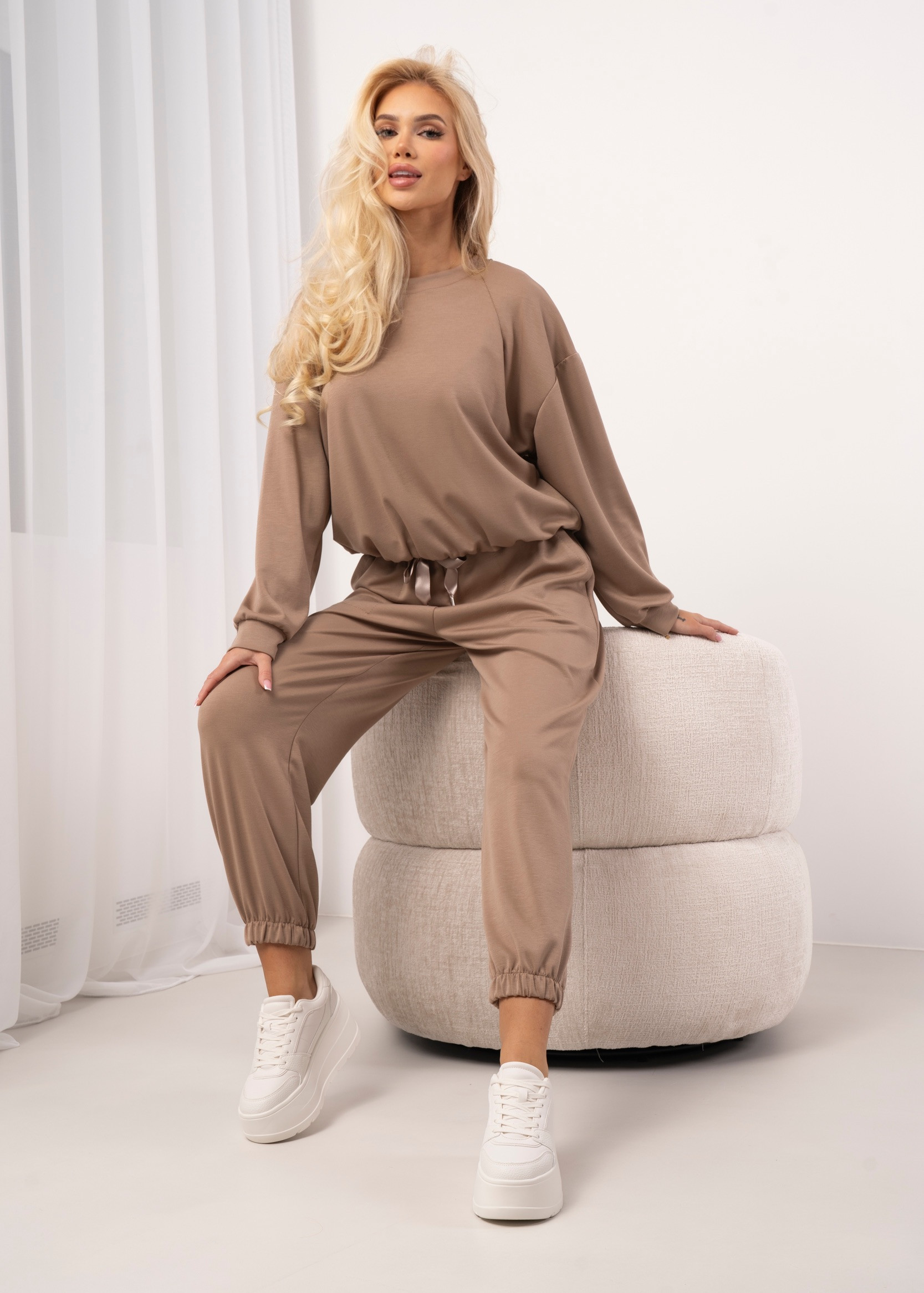 Komplet dresowy z bluzą typu bombka i spodniami jogger