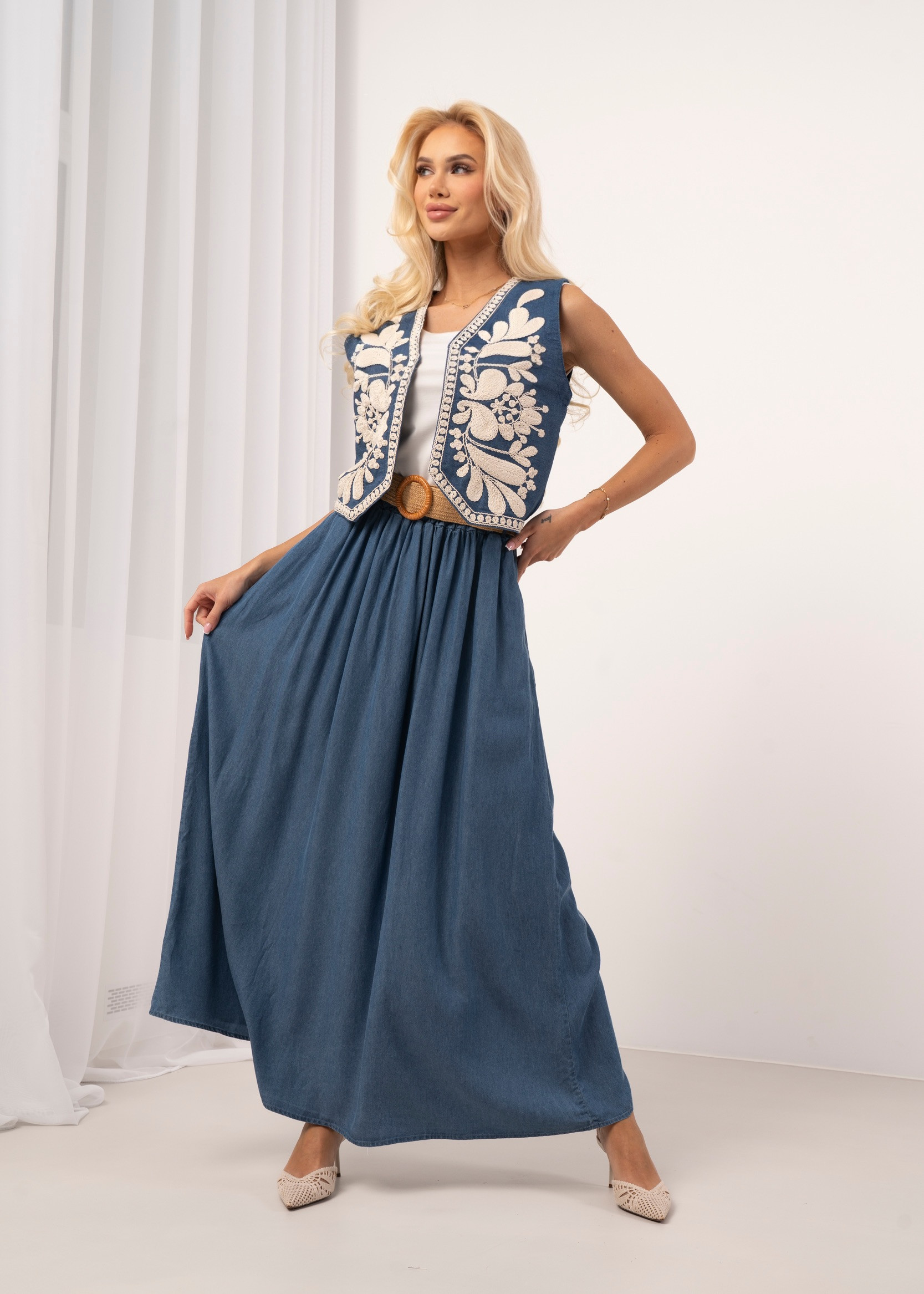 Długa spódnica denimowa z paskiem