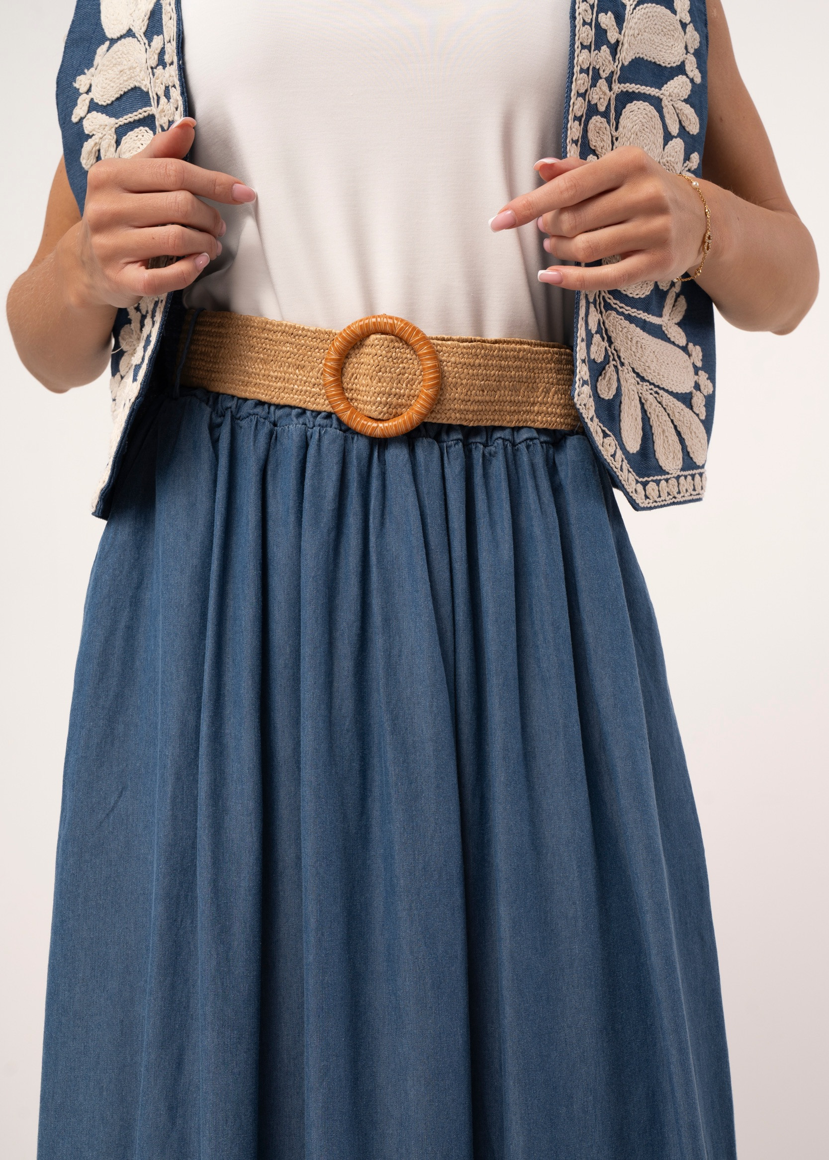 Długa spódnica denimowa z paskiem