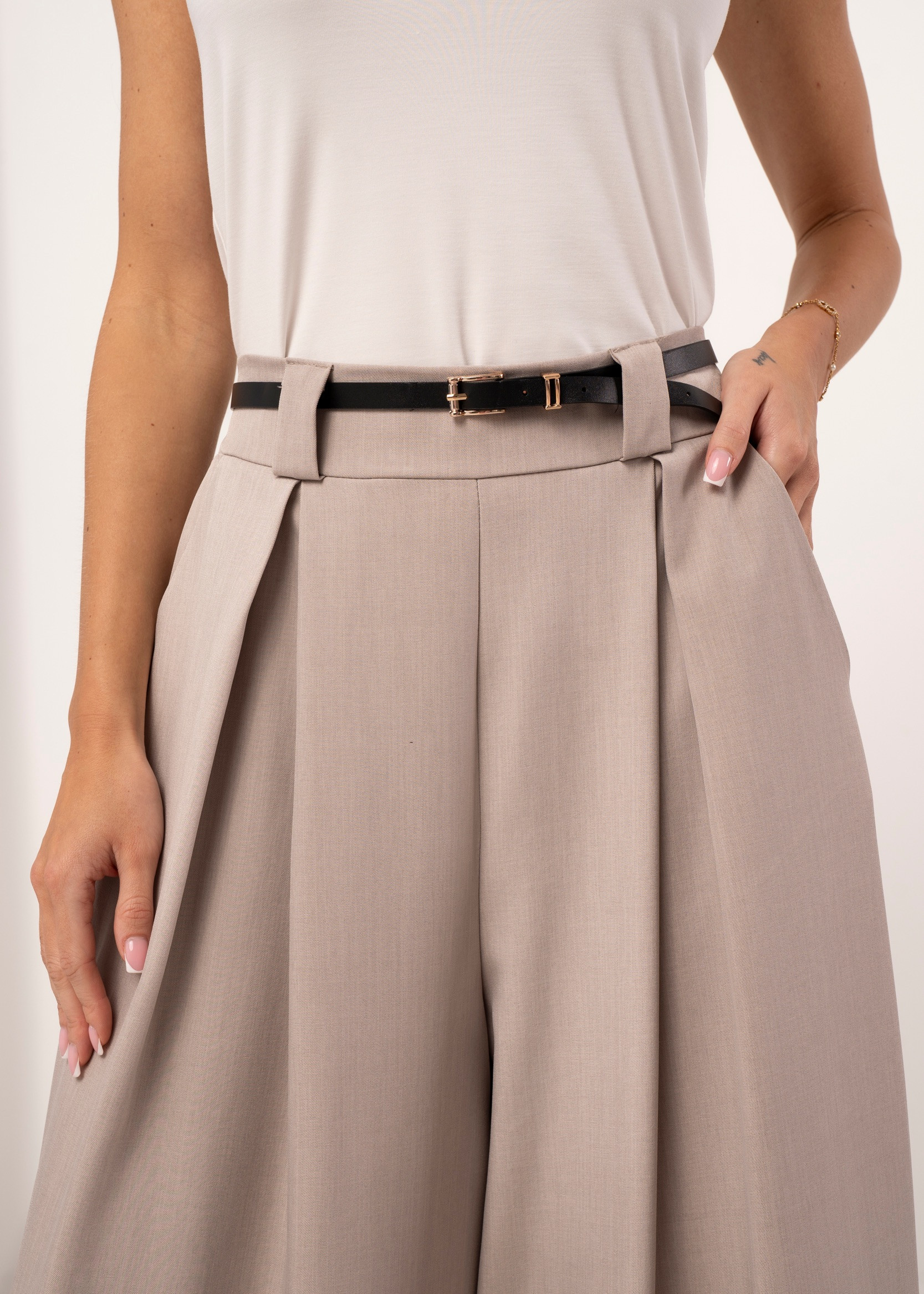 Szerokie spodnie palazzo w kant z paskiem