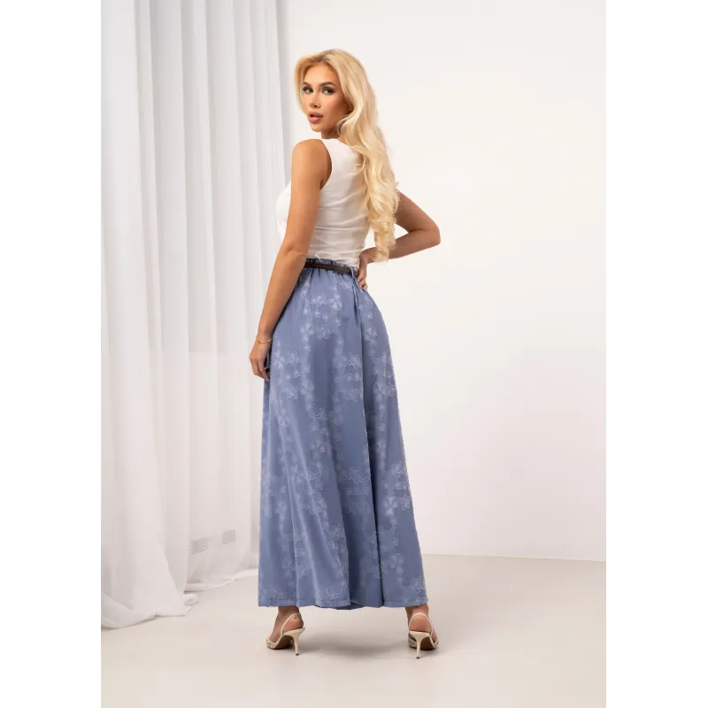 Szerokie spodnie typu culotte z haftem kwiatowym i paskiem