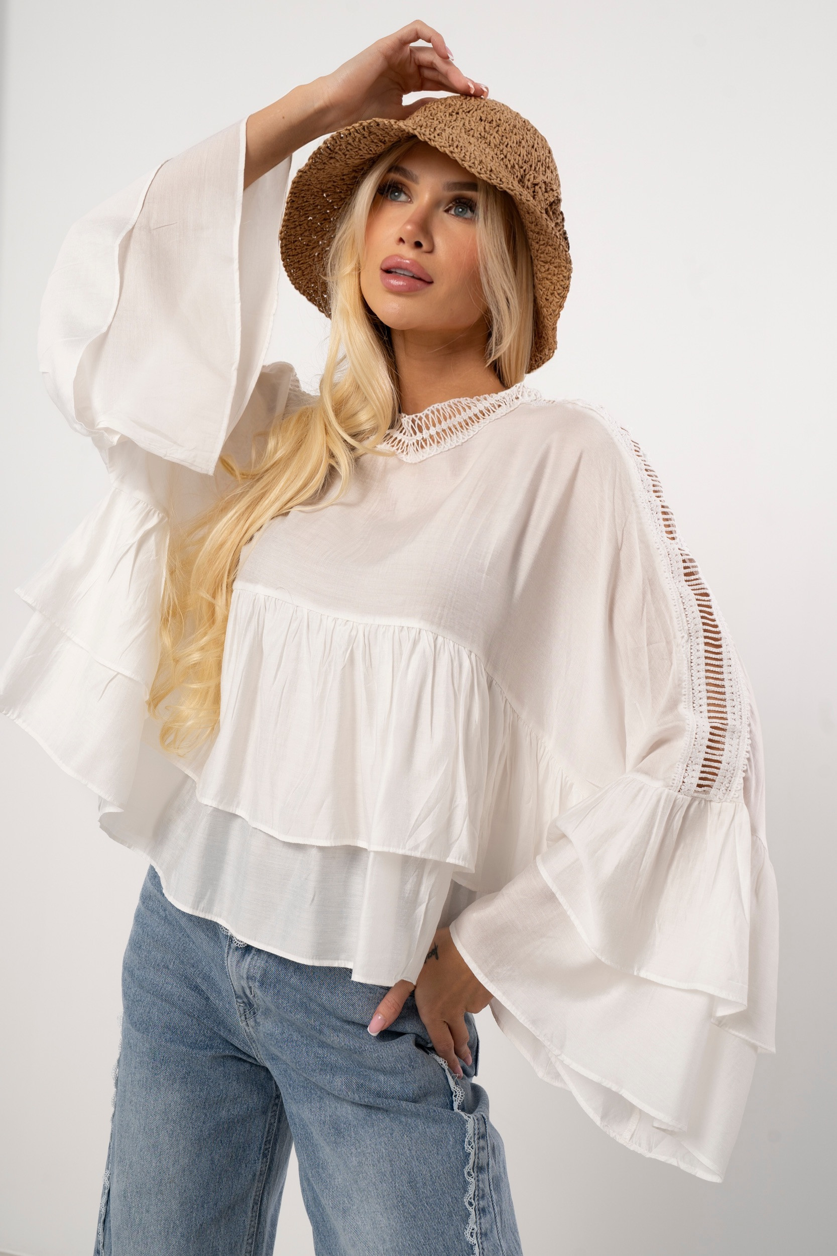 Luźna bluzka boho z szerokimi rękawami i falbanami