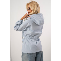 Kurtka przejściowa z kapturem i regulacją w talii